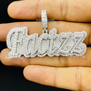 Colgante de Letra Unisex Personalizado de Oro 10K Chapado en Rodio con Diamantes Cultivados en Laboratorio, Corte Brillante Redondo, Estilo Hip Hop, Iced Out Cristiano - Product Image 4