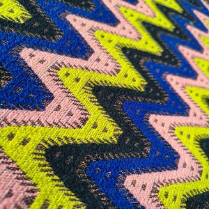 Tela tejida de estilo zigzag Multicolor Premium de tacto suave para niños y niñas Diseño personalizado Material de bolsa de peso pesado - Product Image 6