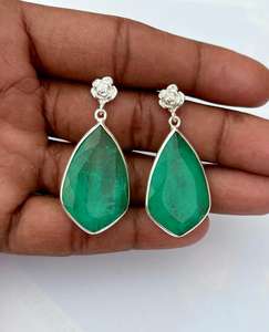 Pendiente Esmeralda Colombiana de Plata de Ley 925, Precioso Pendiente de Mujer. - Product Image 4