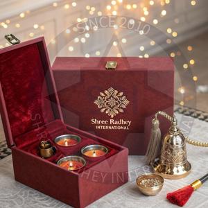Boîte cadeau luxueuse accessoires Pooja en laiton ensembles de cadeaux personnalisés boîte de paquet de cadeaux écologiques articles Pooja indiens artisanat en métal - Product Image 3