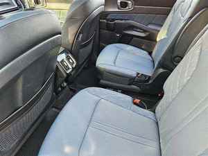 Bajo kilometraje, azul, 2024, automático, SX Prestige, AWD, usado, luces delanteras izquierdas, llantas de aleación R17, tercera fila, cuero, arranque remoto - Product Image 3