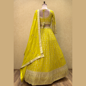 Meilleures ventes Lehenga jaune citron de style Bollywood en Georgette douce avec Zari chatoyant et Hand Touch India au prix de gros - Product Image 4