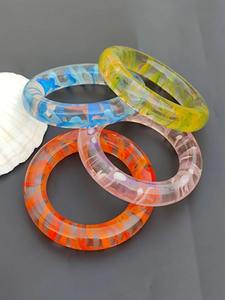 กำไลเรซินทำมือมีสไตล์พร้อมฝังดอกไม้สำหรับสาวๆเหมาะสำหรับสวมใส่สบายๆและมหาวิทยาลัย - Product Image 4