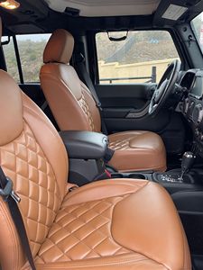 Jeep Wrangler Unlimited Sport 2017 4x4 AWD Turbo Todoterreno con Asientos de Cuero, Control de Crucero Adaptativo y Volante a la Izquierda - Product Image 6