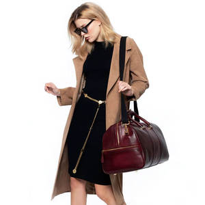 Sac de Voyage en Cuir Bordeaux Premium, Sac de Week-end Élégant avec Bandoulière Réglable pour Hommes et Femmes - Product Image 3