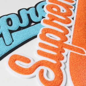 Parches Bordados Personalizados 2025 Sin Pedido Mínimo, Diseño de Chenilla Cosido o Termoadhesivo en Forma de Corazón para Gorras con Borde Merrow - Product Image 3