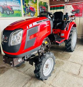 Tractor de huerto Massey Ferguson 6028 4WD usado con motor de componentes centrales y transmisión de rueda dentada - Product Image 2