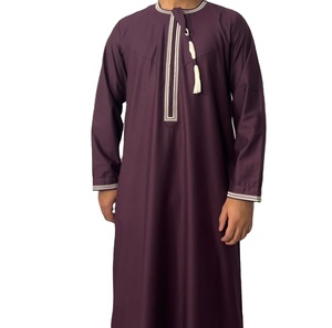 2023 nouveau design en gros robe musulmane musulmane dubaï islamique thobe vêtements hommes Thobe solide teint hommes personnalisé poitrine tussle conception - Product Image 4