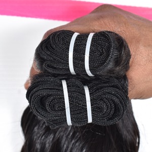 Qualité d'exportation 22 pouces 1 paquet de cheveux bouclés texture rebondissante naturelle pour les femmes fabrication de perruques et style de fête disponibles à la vente - Product Image 1
