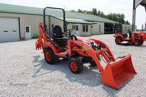 Mini Tractor Compacto Kubota BX1880 Usado y Nuevo, 4x4, Compre una Máquina Agrícola de Primera Calidad - Product Image 4