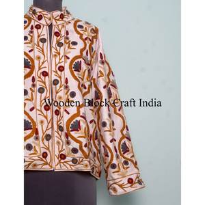 Veste en velours brodée Suzani multicolore faite à la main pour femmes, design floral respirant, veste artisanale pour femmes - Product Image 3