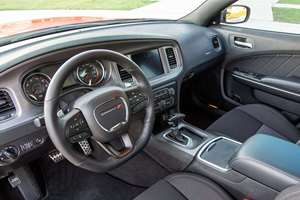 รถยนต์ปี 2023 รุ่น Charger AWD เทอร์โบ เบาะหนัง ไมล์น้อย เกียร์อัตโนมัติ พวงมาลัยซ้าย น้ำมันเบนซิน/แก๊ส หลังคาซันรูฟแบบพาโนรามา - Product Image 3