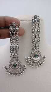 Juego de pendientes oxidados Peacocok Tribal Grace hechos a mano en un llamativo acabado plateado antiguo Fundición de metal de latón pesado - Product Image 3