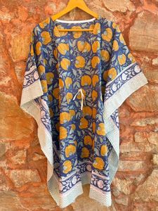 Marron Jaipuri coton fait à la main Caftan léger robe courte pour les femmes couverture de plage confortable avec imprimé Lotus pour vêtements de nuit - Product Image 3