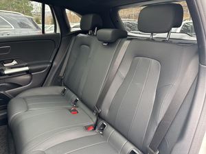 Un MERCEDES-BENZ GLA SUV 250 4MATIC 2022 d'occasion, magnifique, avec transmission V6 8 vitesses, 221 CV, 2L, 14, prêt à la vente. - Product Image 3