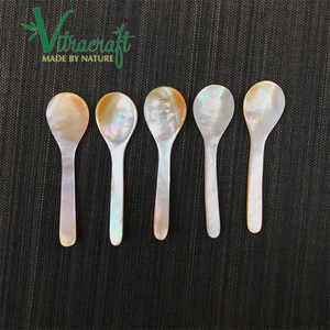 Cuillères en nacre naturelle uniques Cuillères à caviar faites à la main offrant une expérience luxueuse de profiter du caviar Taille 8.5cm - Product Image 4