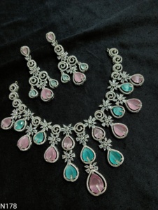 ชุดสร้อยคอเจ้าสาวประดับเพชรแบบอเมริกันและชุดเครื่องประดับต่างหูคลาสสิกสำหรับงานแต่งงานเครื่องประดับสไตล์คลาสสิกสำหรับผู้หญิง - Product Image 4