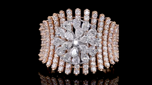 Anillo de Lujo con Diamante Cultivado en Laboratorio con Corte de Pera y Diseño Floral, Chapado en Rodio sobre Oro de 14 Quilates, Banda Ancha, para Bodas y Fiestas - Product Image 4