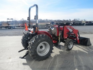 Tracteur Case IH FARMALL 40A, machine agricole haut de gamme, conçue pour l'agriculture intensive et un fonctionnement fiable. - Product Image 4