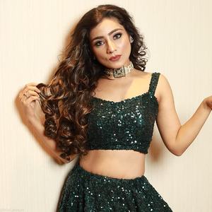 Boutique indienne, tissu de satin de soie de qualité supérieure, orné de magnifiques sequins, travail lourd de cancan, vêtements pour femmes les plus vendus - Product Image 3