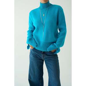 เสื้อสเวตเตอร์ถักแขนผ่าสีน้ำเงิน - Product Image 2