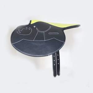 Selles de cheval de course légères personnalisées de qualité supérieure fabriquées à la main avec un matériau synthétique en cuir Type anglais - Product Image 3