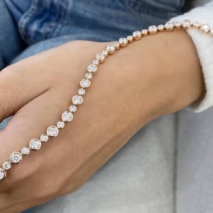 สร้อยข้อมือทองคำ 14K สีเหลือง ประดับเพชรแล็บสร้าง รูปทรงผสม F/VS1 เครื่องประดับทองคำแท้ ของขวัญวันเกิดที่สมบูรณ์แบบ - Product Image 3