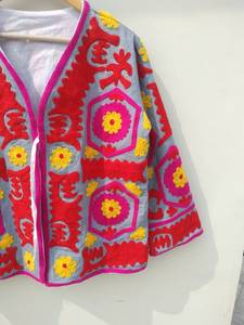 Chaqueta Acolchada Floral Bohemia de Última Moda para Mujer, Hecha a Mano, Bordada con Terciopelo Suzani, 100% Algodón, Cortavientos para Primavera, Otoño e Invierno - Product Image 4
