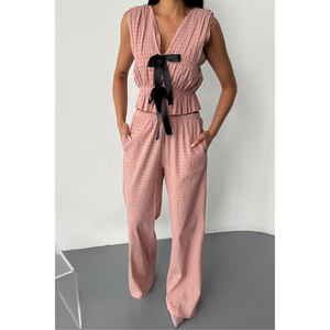 Conjunto de Mono y Blusa para Mujer GOFRE, Color Salmón, con Detalle de Lazo - Product Image 2