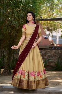 Presentamos una nueva colección de seda de algodón con trabajo de bordado de hilo Georgette Dupatta Lehenga Choli para venta en línea - Product Image 2
