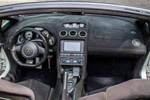 Lamborghini Gallardo LP 570-4 Spyder AWD 2011, supercar de performance, conduite à gauche, état premium - Product Image 3