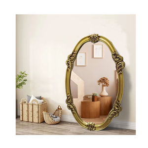 Miroir mural au design attrayant, de forme ronde et finition dorée, idéal pour la décoration de la chambre à coucher - Product Image 4