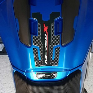 Adesivo Paraserbatoio 3D Compatibile con Honda NC750X 2016-2020 Protezione per Moto NC 750 X - Product Image 2