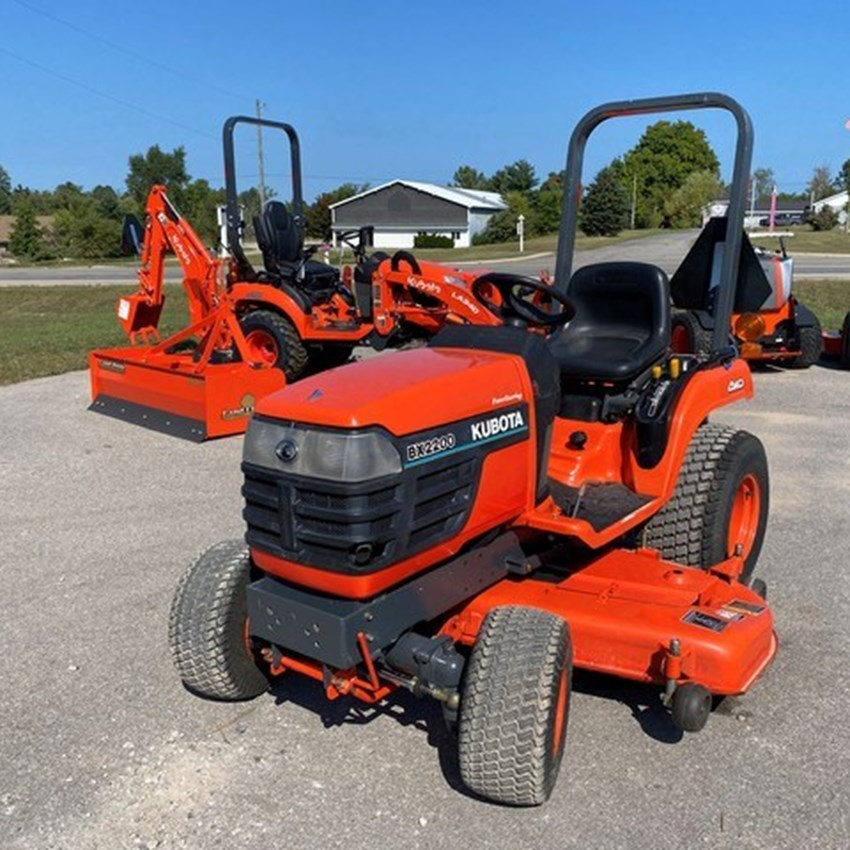 2023 Kubota F251 Precision-Crafted 2-Stroke Gas-Powered Ride-On Lawn Mower Tractor Low-Maintenance Aquaculture Equipment