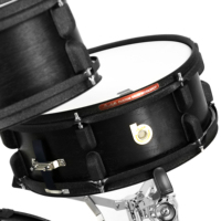 Batterie de percussions Beatello Club 420 4 pièces |   Conception professionnelle et portable |   Idéal pour les concerts dans les petits lieux |   Polyvalence multi-genres