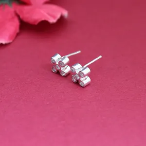 Boucles d'oreilles clous en argent pour femmes, zircone cubique, design floral, géométrique, mignon, platine, fiançailles, mariage, anniversaire, cadeau de fête - Product Image 2