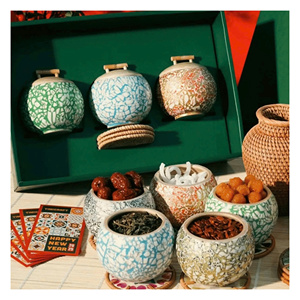 Jarrón Artesanal de Bambú con Elegante Asa de Bambú, Incrustaciones de Nácar Coloridas, Almacenamiento Decorativo para Espacios Vibrantes - Product Image 1