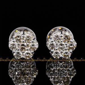 Pendientes de tuerca mejorados a la moda elaborados con diamantes cultivados en laboratorio de claridad VVS de corte brillante redondo de Plata de Ley 925 - Product Image 2