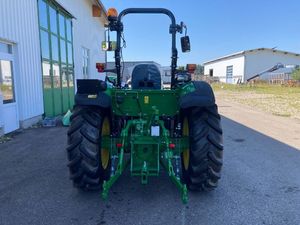 Tractor Cargador John Deere 5050E Muy Resistente y en Excelente Estado, Verde Amarillo, Maquinaria Agrícola Lista para Enviar - Product Image 4