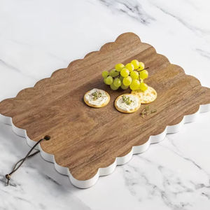 Planche à découper antique en bois de manguier - Product Image 1