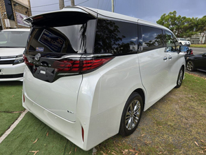 Toyota Alphard Híbrido 2.5L E-4WD 2024 Usado en Excelentes Condiciones - Product Image 1