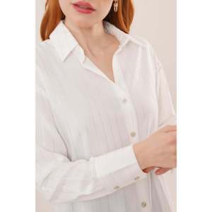 Blusa de Poliéster con Botones y Rayas Blancas y Plateadas para Mujer, Marca Lustrin, para Venta al Por Mayor - Elegante Top de Manga Larga - Product Image 3