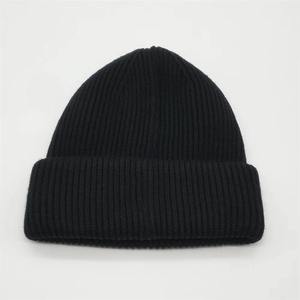 Gorros de Invierno de Punto Personalizados de Acrílico de Fabricante OEM, Cálidos y Unisex - Product Image 3