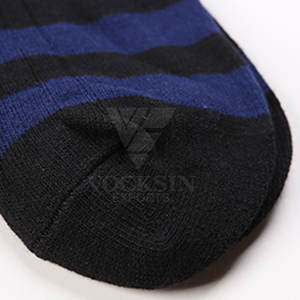 Chaussettes décontractées tendance avec des motifs colorés, parfaites pour la mode jeunesse, les tenues universitaires et le style de rue quotidien - Product Image 5