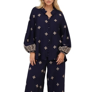 ชุดสายผ้าพิมพ์ลายสำหรับผู้หญิงชุดเลานจ์2ชิ้นแบบยั่งยืน - Product Image 1