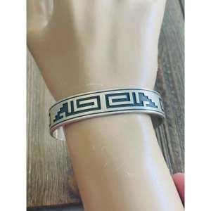 Bracelet manchette vintage en argent sterling plaqué, objet de collection culturel Hopi - Product Image 1