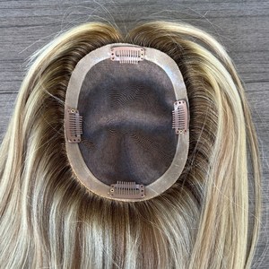 Set de Topper Mono Rubio Miel con Raíces, 3x6" para Parte Lateral y 5x6.5" para la Corona, 16 Pulgadas, 130% de Densidad, Cabello Natural, Sin Compromiso - Product Image 6