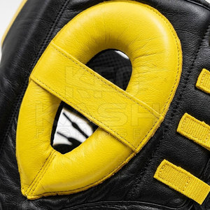 Protège-tête de boxe portable en cuir fabriqué au Pakistan, design respirant et absorbant les chocs pour un confort et une sécurité améliorés lors de l'entraînement - Product Image 6