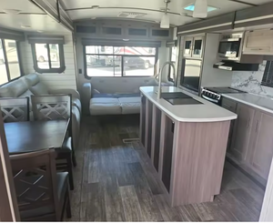 Autocaravana Usada Crossroads S-u-n-s-e-t T-r-a-i-l 330SI 2022, Remolque de Viaje Personalizado para Todoterreno - Product Image 3