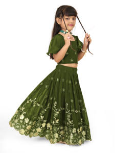 Ensemble Lehenga Choli Shoryam Fashion pour filles, en georgette verte, avec broderie florale, manches bouffantes, longueur au sol, tenue ethnique de fête - Product Image 3